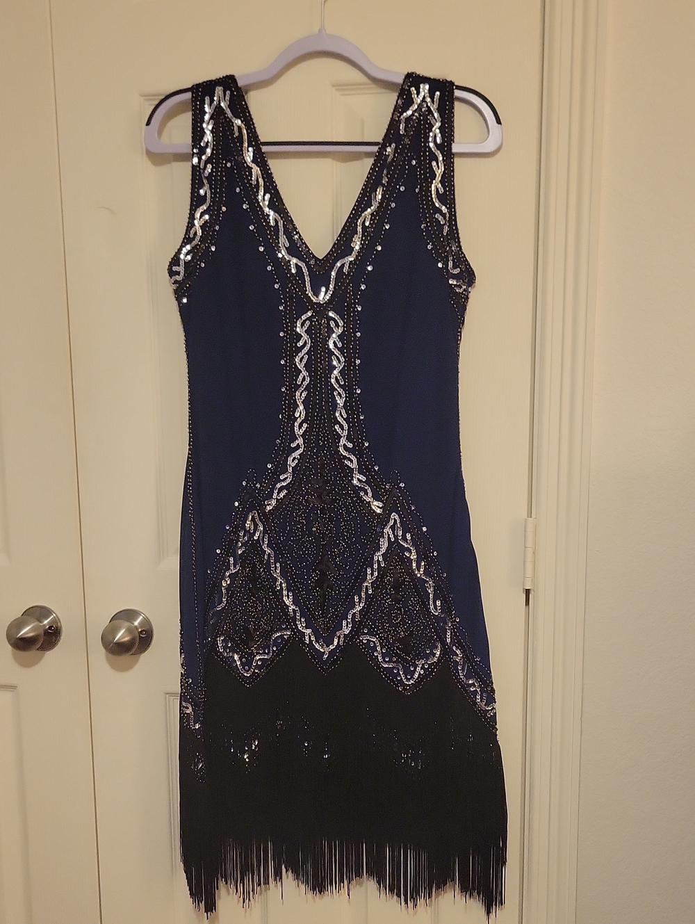 Navy Beaded V‑Neck Flapper Dress with Fringe and Sequins Gatsby Party Dress